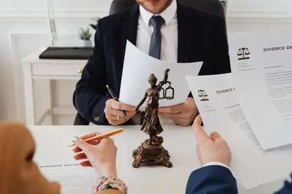 our fees  Kingston upon Thames from EH Mediation - image of couple in joint mediation meeting